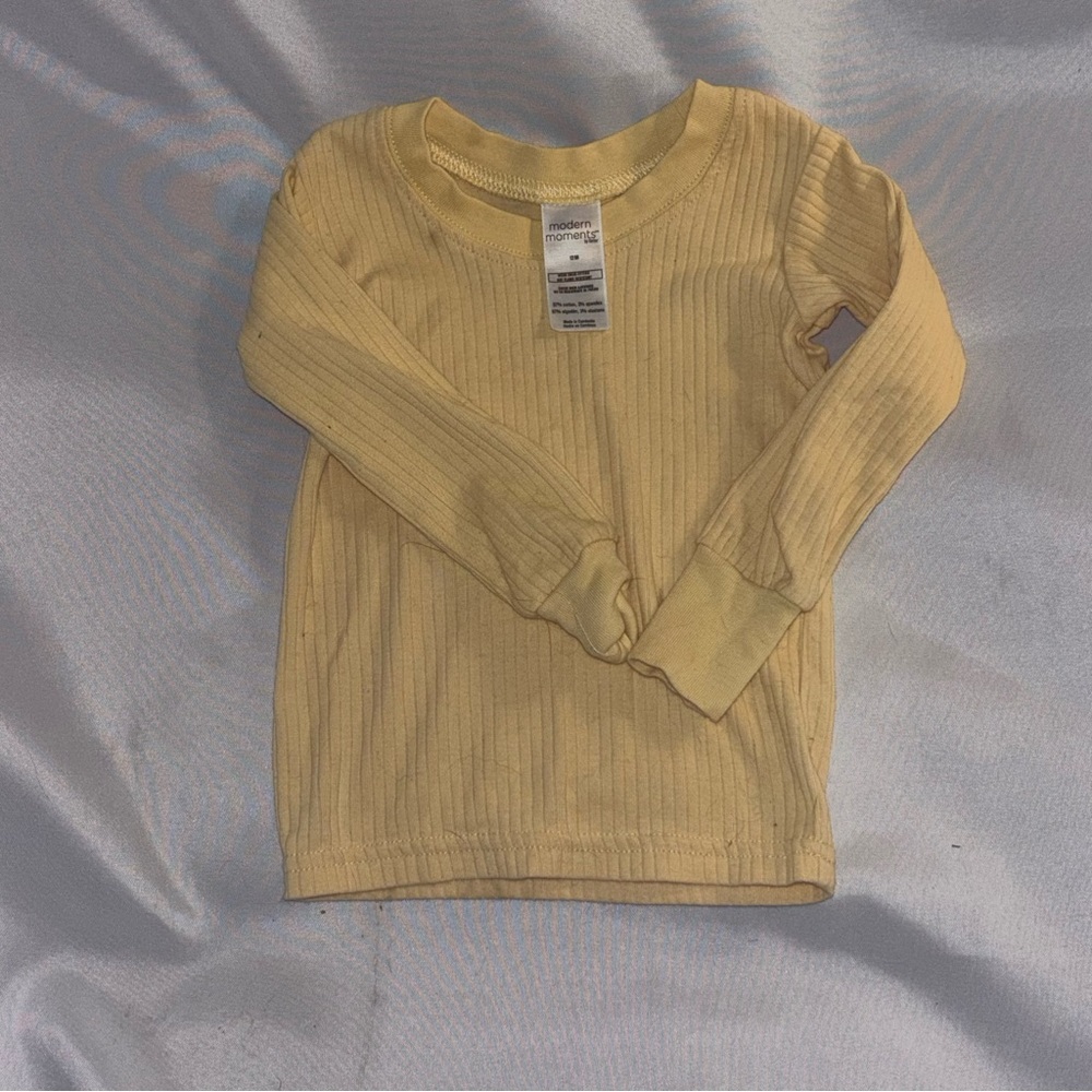 3/$12
12 Month Bundle Carter’s Legging & Onesie
& a Modern Moments Ribbed Tee